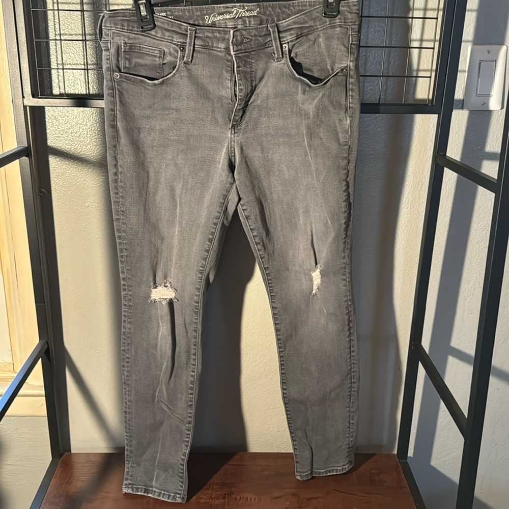Universal thread gray skinny jeans